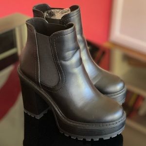 SHEIN black platform boots